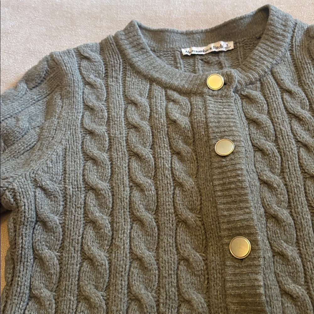 Abercrombie & Fitch Cable Knit Cardigan in Sage Green - Picture 4 of 5